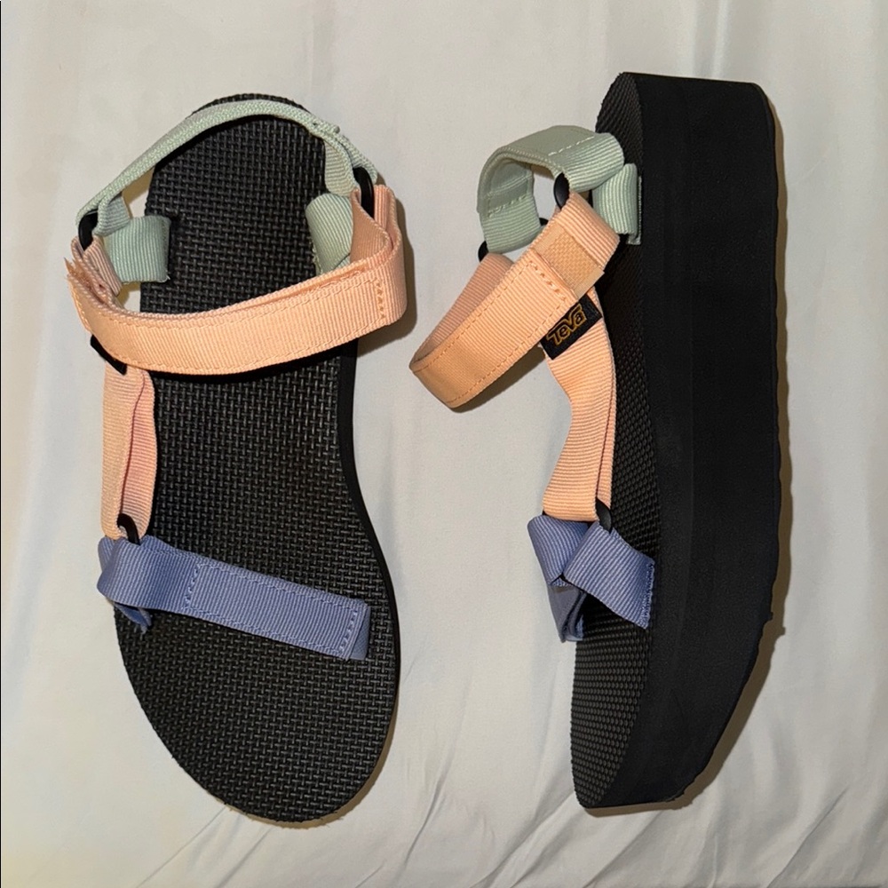 Teva Flatform Universal Platform Sandal - Picture 6 of 9